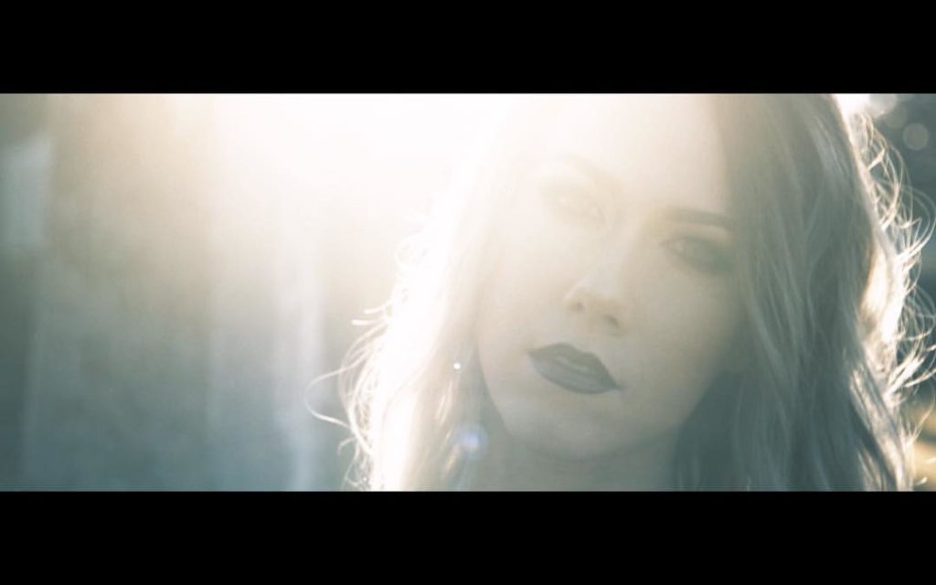 Alaina Cross new single "Six ft"